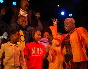 UNICEF’s Goodwill Ambassador Angélique Kidjo took time to dance with the children on the Caltex Main Stage. Kidjo's energetic performance will be long remembered as one of the best shows at HIFA 2006.