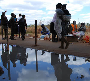 The large WOZA & MOZA crowds at the intersection of Nelson Mandela Ave & Sam Nujoma Street, as they march towards Parliament building